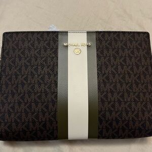 Michael Kors wristlet